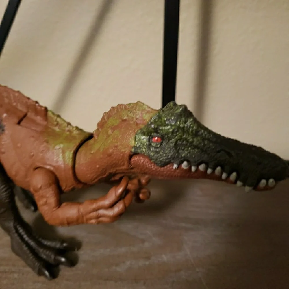IRRITATOR -‎ Jurassic World Dino Trackers (Roar Sound & Attack Action)